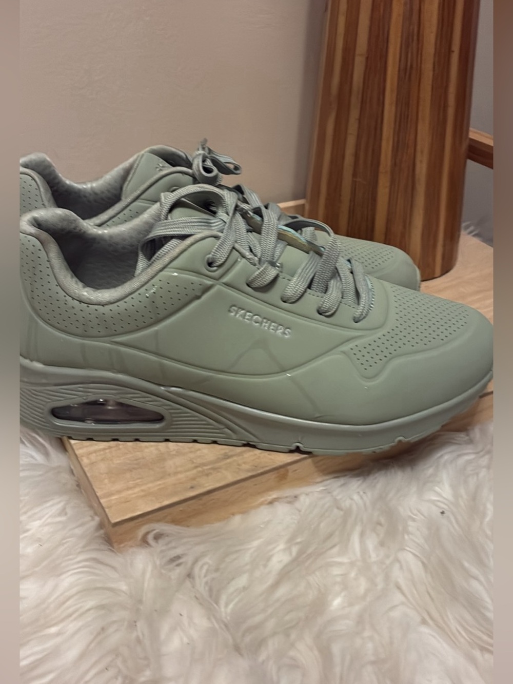 Skechers Uno Stand on Air Mint Green Air-Cushioned Sneakers